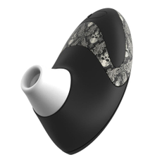Чёрный вакуумный стимулятор клитора W500 Pro с черепушками на корпусе и 2 сменными насадками, Цвет: черный, фото 