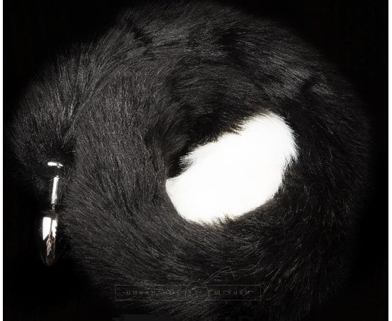 Серебристая анальная пробка с длинным черным хвостиком, фото 