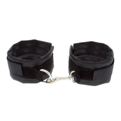 Чёрные полиуретановые наручники с карабином Beginners Wrist Restraints, фото 